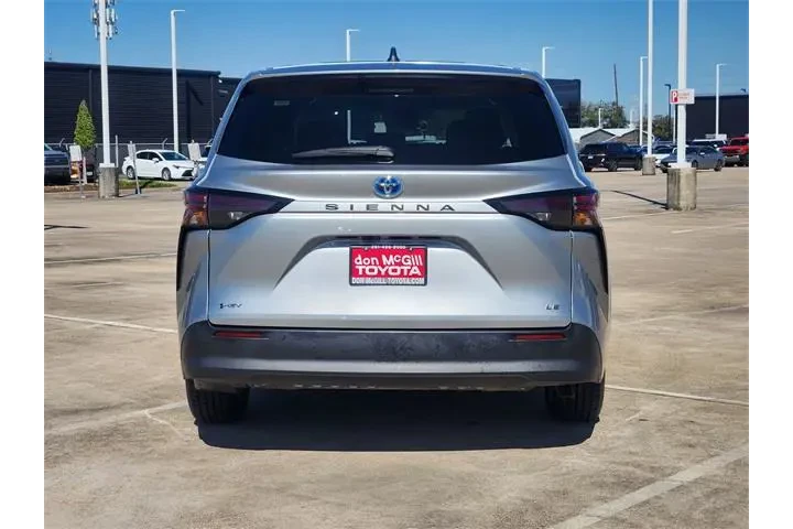 $38961 : Toyota Sienna 2025 LE 8-Pass image 6