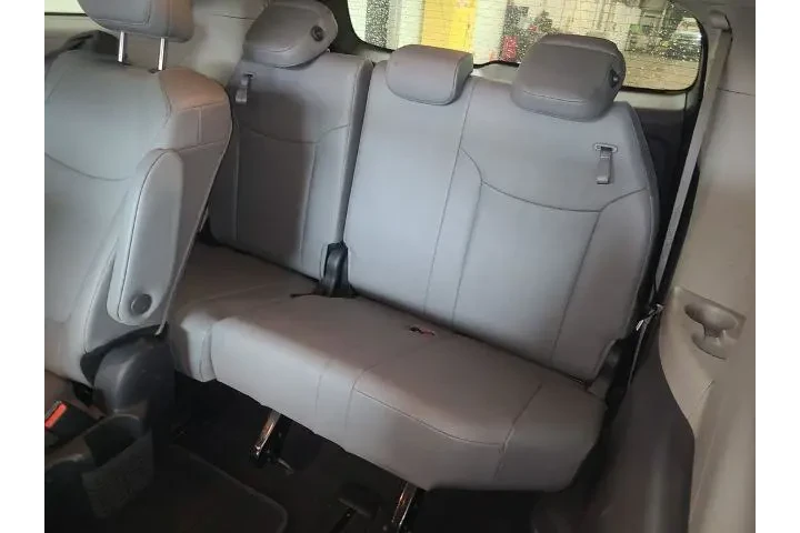 $33940 : Toyota Sienna 2023 AWD XLE 7 image 6