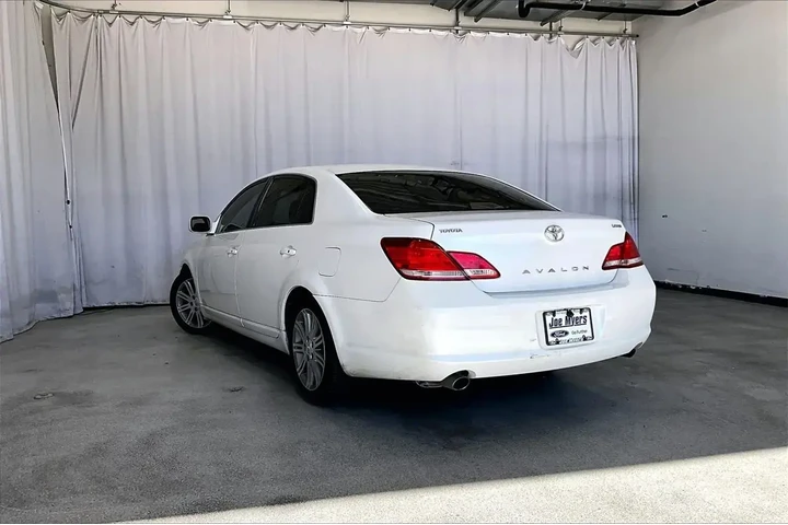 $5491 : Toyota Avalon 2005 Limited 4 image 5