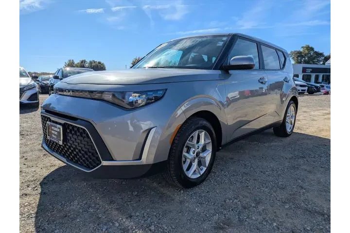 $15873 : Kia Soul 2023 LX 4dr Crossov image 7