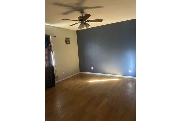 $750 : SE RENTA CUARTO image 1