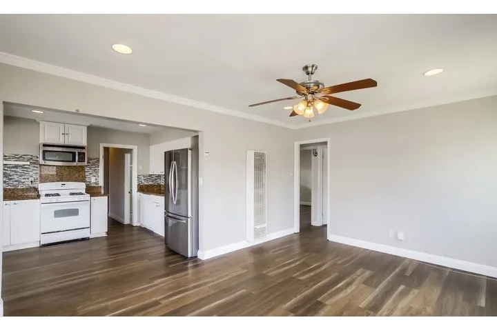 $2700 : WALNUT PARK/ HUNTINGTON PARK image 1