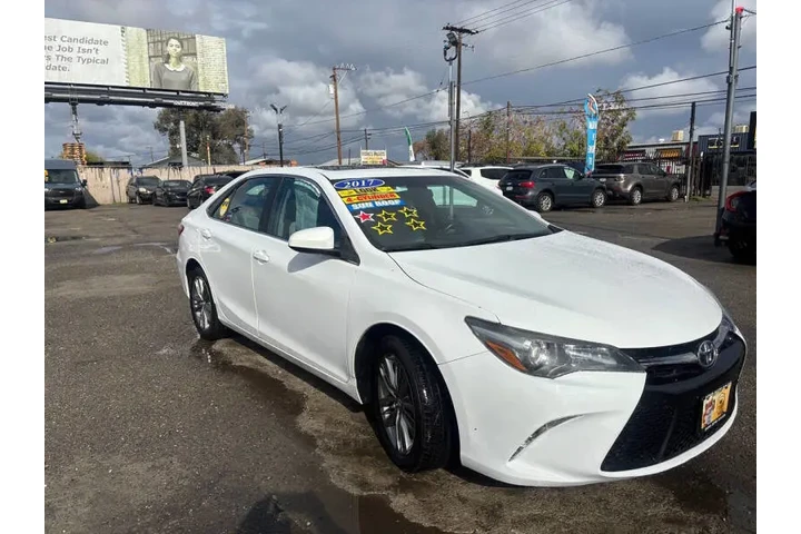 $13999 : 2017 Camry SE image 2