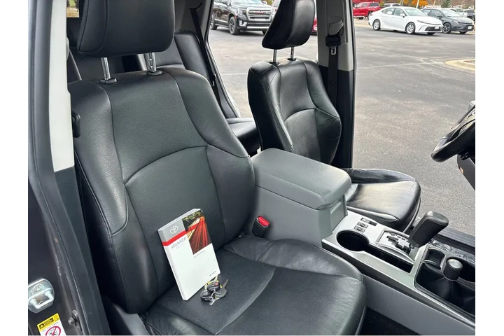 $13992 : 2011 4Runner SR5 image 5