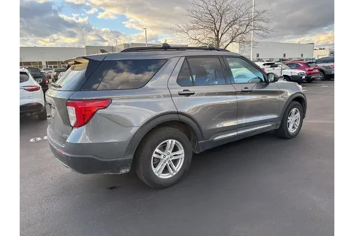 $32825 : Ford Explorer 2023 AWD XLT 4 image 6