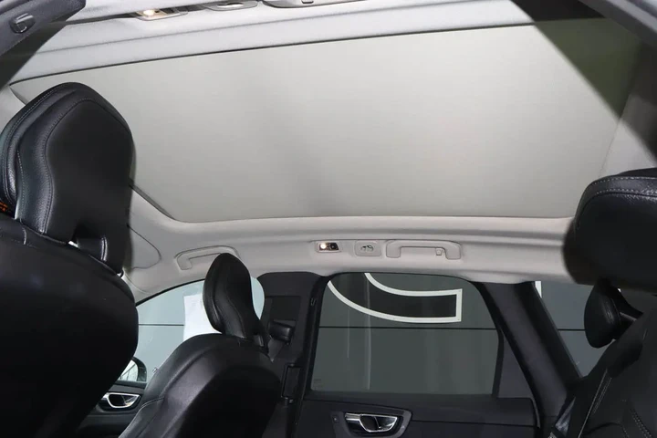 $17949 : 2019 XC60 T5 AWD Momentum image 9