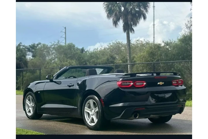 Chevrolet Camaro 2022 image 2
