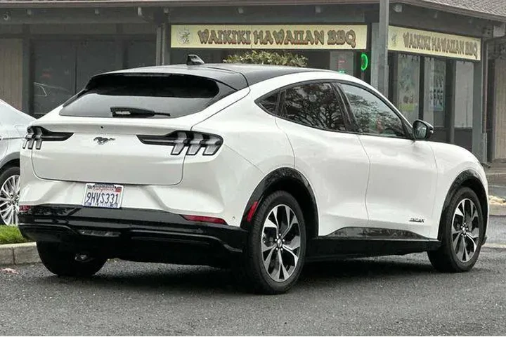 $31286 : Ford Mustang Mach-E 2023 AWD image 3