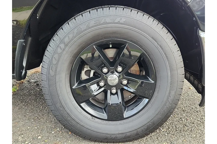 $29455 : Ram 1500 Classic 2023 4x4 Tr image 8