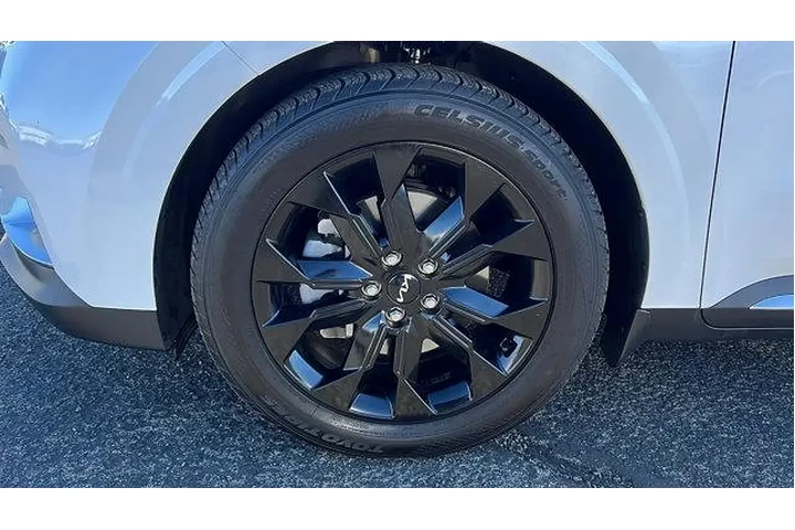 $36984 : Kia Carnival 2023 SX Prestig image 10