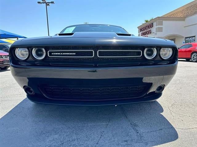 $27995 : Pre-Owned 2019 Challenger SXT image 3