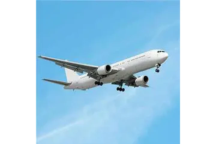 Airlinesofficedesk03 image 1