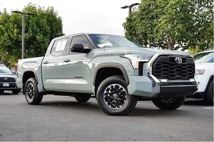 $39974 : Toyota Tundra 2023 4x4 SR5 4 image 2