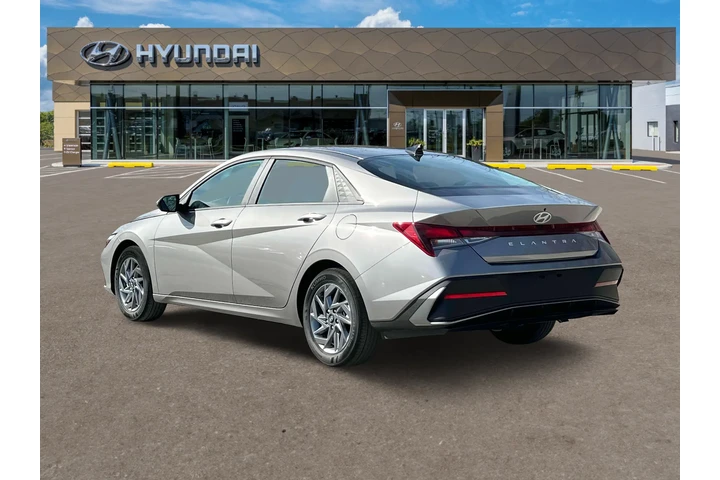 $21277 : Hyundai ELANTRA 2024 SEL 4dr image 5