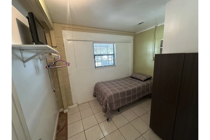 $450 : CUARTO CON BAÑO INDEPENDIENTE image 2