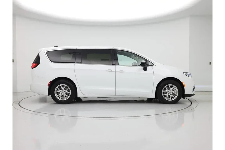 $30998 : Chrysler Pacifica 2024 Touri image 7