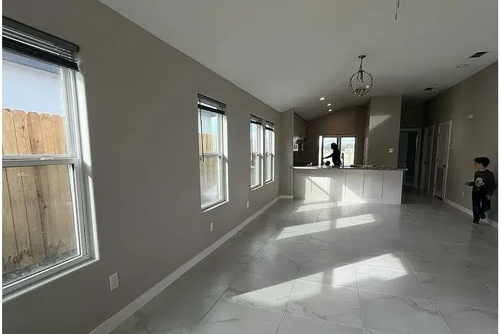 $1100 : HOUSE RENT AVAILABLE LAREDO TX image 9