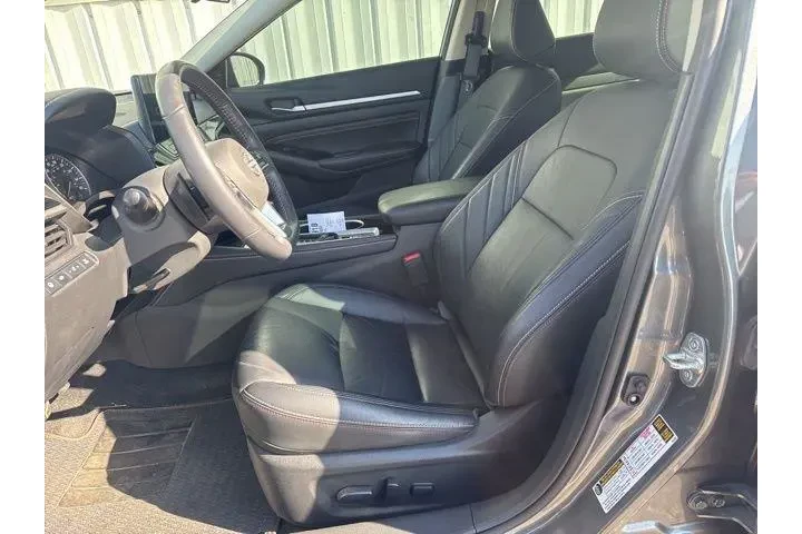 $27982 : Nissan Altima 2023 2.0 SR 4d image 10