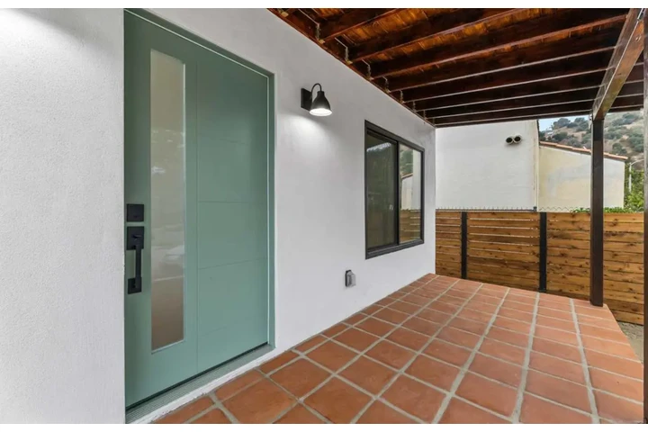 $2800 : Leasing Now image 1
