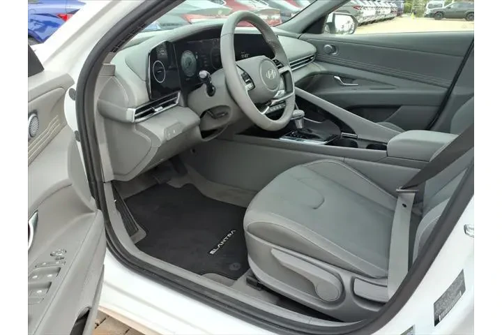 $27765 : Hyundai ELANTRA 2025 SEL Con image 6
