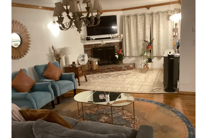 $2890 : Casa Amueblad-2R+2B+Oficina+TV image 3