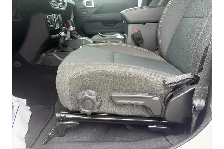 $33995 : Jeep Wrangler 2025 4x4 Sahar image 9