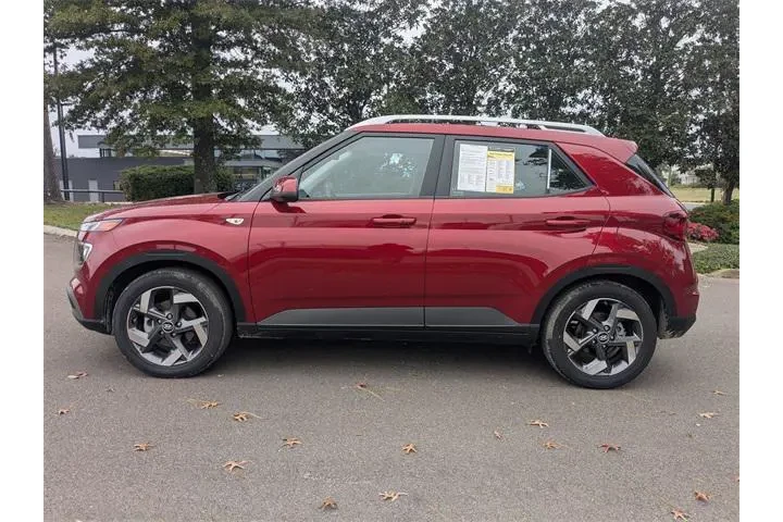 $18662 : Hyundai VENUE 2024 SEL 4dr C image 2