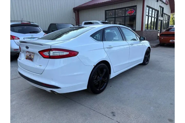 $8950 : 2016 Fusion SE image 5