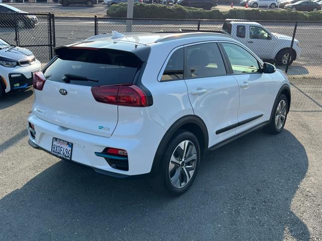 $23200 : Used 2021 Niro EV EX Premium image 6