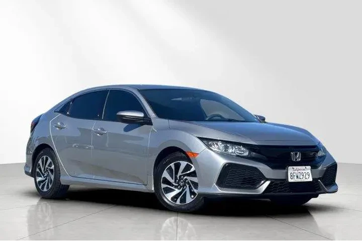 $18998 : Honda Civic 2018 LX 4dr Hatc image 5