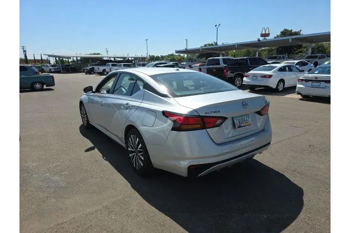 $19775 : Nissan Altima 2024 2.5 SV 4d image 4