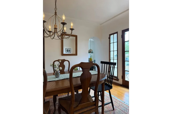 $1200 : lovely Spanish-style home image 5