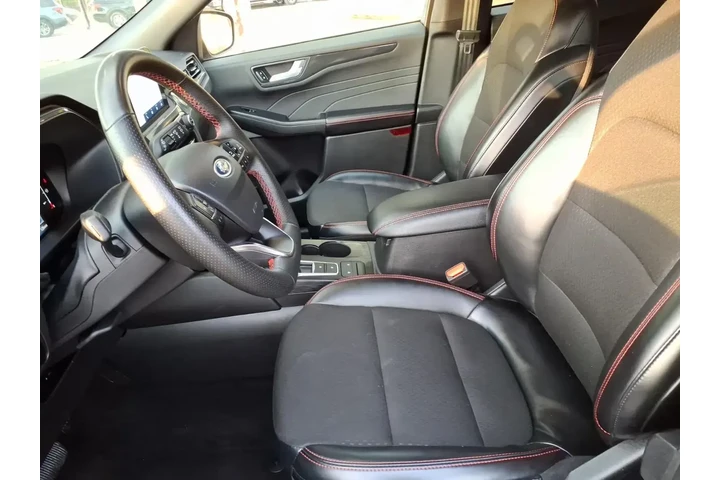 $27942 : Ford Escape 2025 ST-Line 4dr image 10