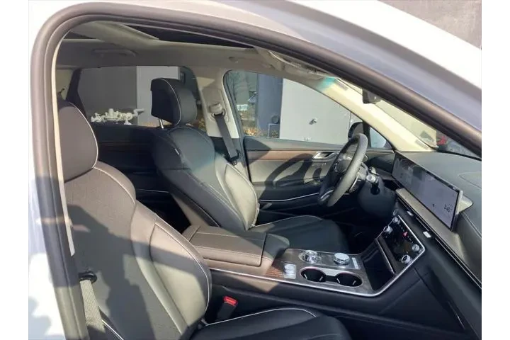$60 : Genesis GV80 2026 AWD 2.5T A image 9