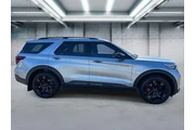 $39995 : Ford Explorer 2022 AWD ST 4d thumbnail