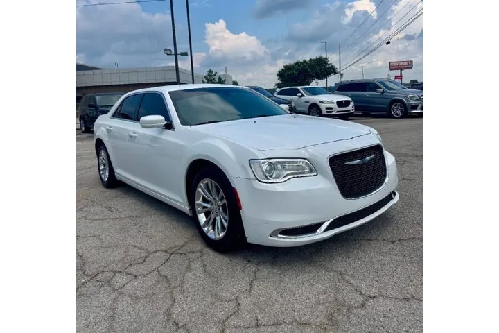 $11900 : 2019 300 Touring image 1