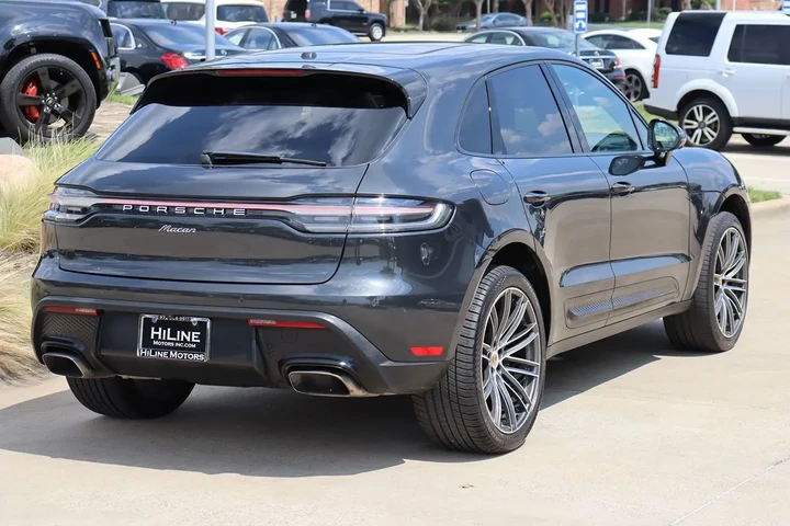 $43996 : 2023 Macan image 10