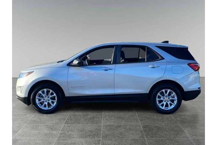 $23919 : Chevrolet Equinox 2021 LS 4d image 2