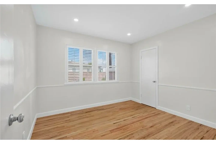 $2500 : 3 Bed 2Bath in Vermont Ave, LA image 6
