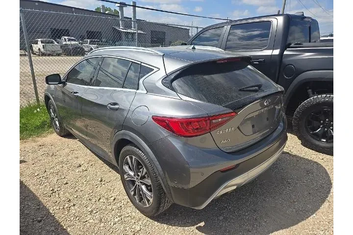 $13223 : INFINITI QX30 2018 AWD Luxur image 7