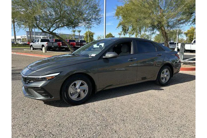 $18778 : Hyundai ELANTRA 2024 SE 4dr image 4