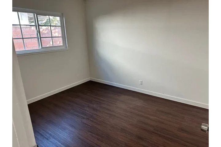 $1590 : Santa Ana - Home Available image 4
