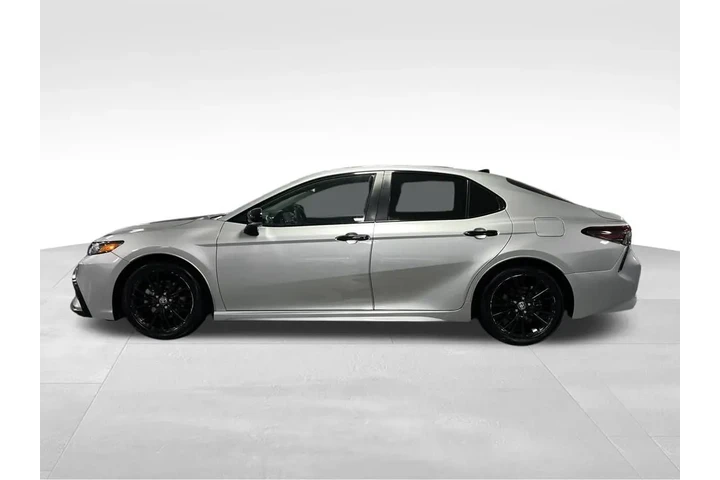 $15988 : 2022 Camry Hybrid Nightshade image 2