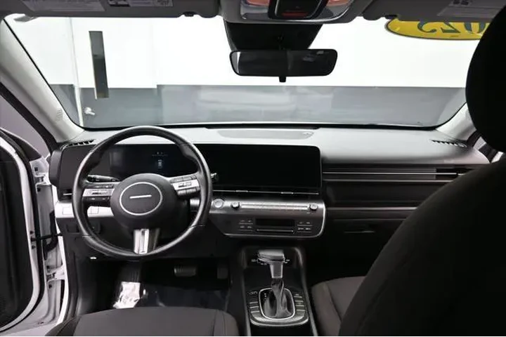 $23488 : Hyundai KONA 2025 SEL 4dr Cr image 9
