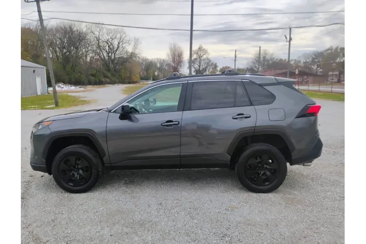 $15997 : 2019 RAV4 LE image 8
