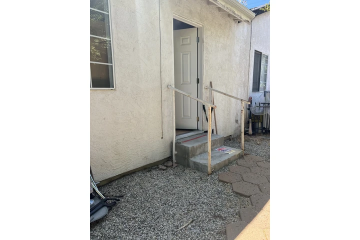 $1250 : Rento Cuarto image 2