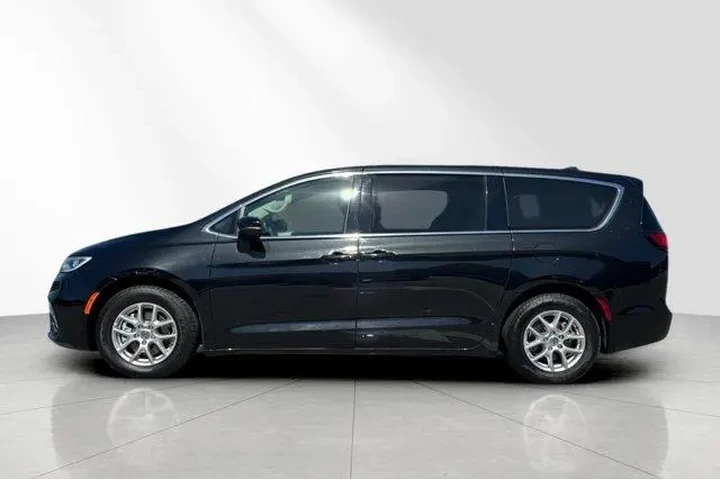 $22215 : Chrysler Pacifica 2023 Touri image 7
