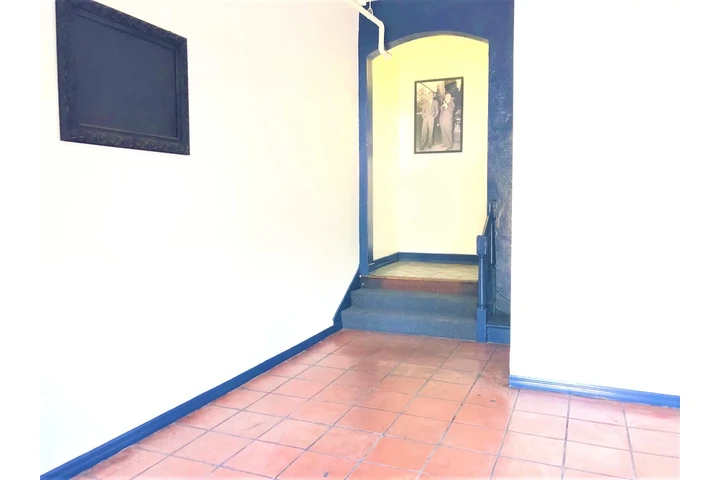 $1525 : Estudio Totalmente Remodelado image 1