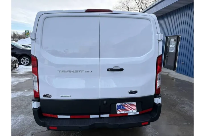 $21990 : 2022 Transit 250 image 8