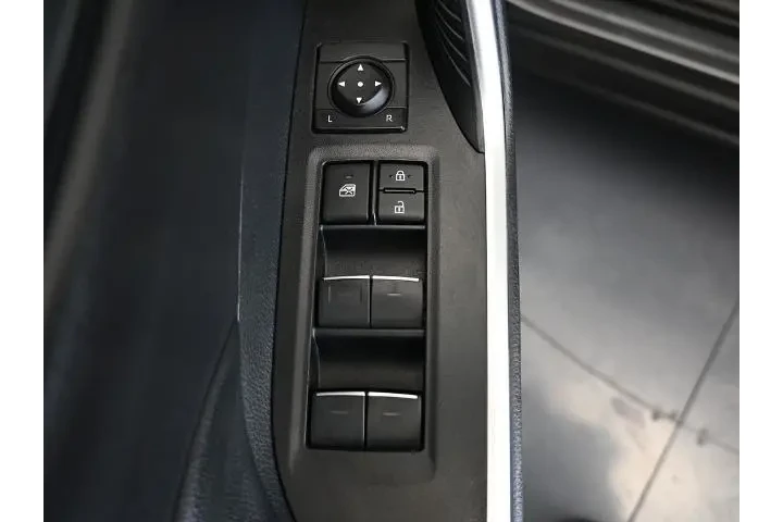 $29495 : Toyota RAV4 Hybrid 2022 AWD image 6